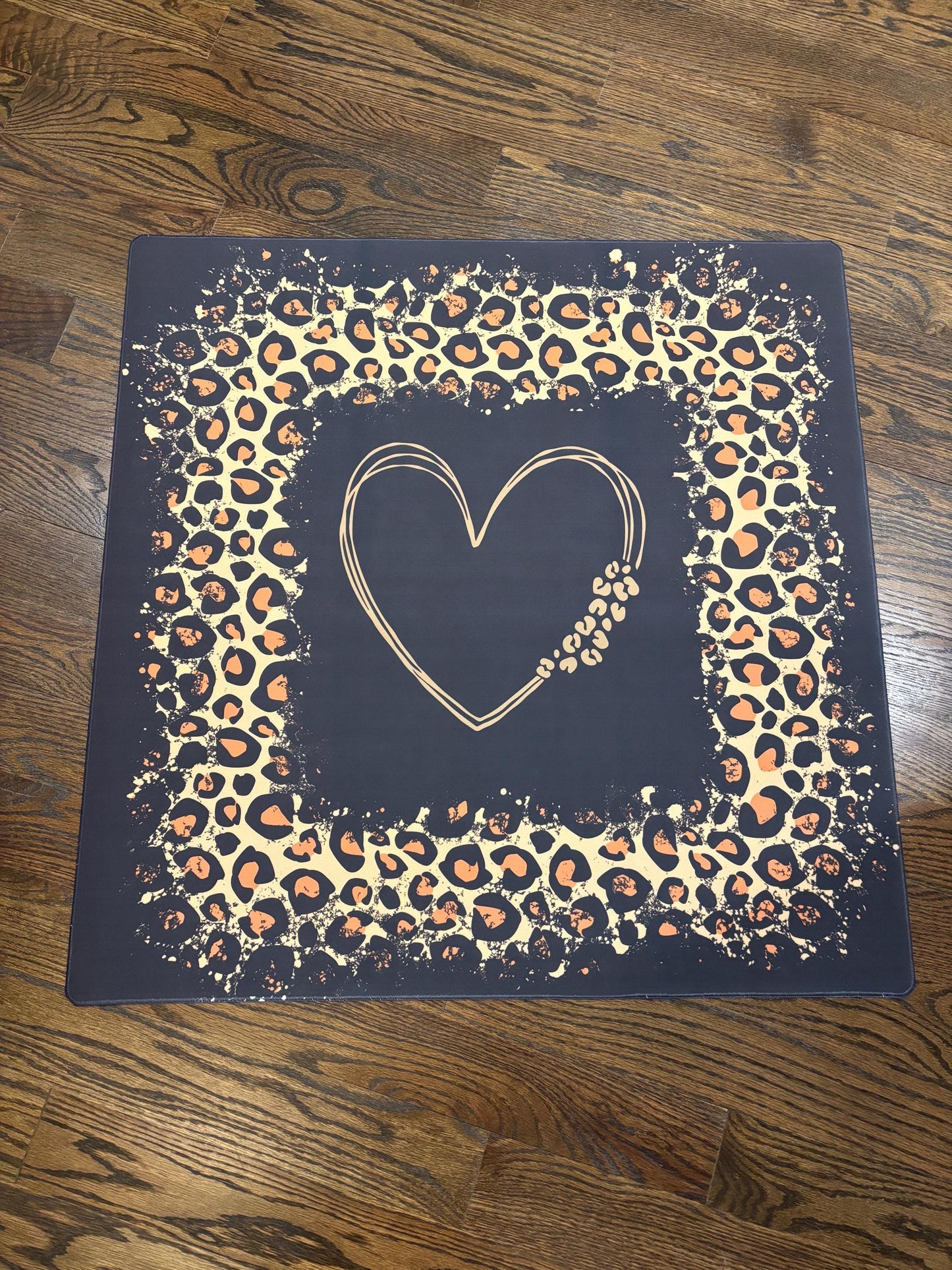 Leopard Love Mahjong Mat: Mahj Game Tabletop (31.5-inch)